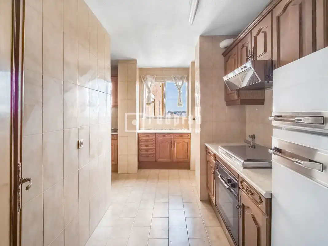 Cocina de Piso en venta en Madrid con Calefacción y Jardín privado