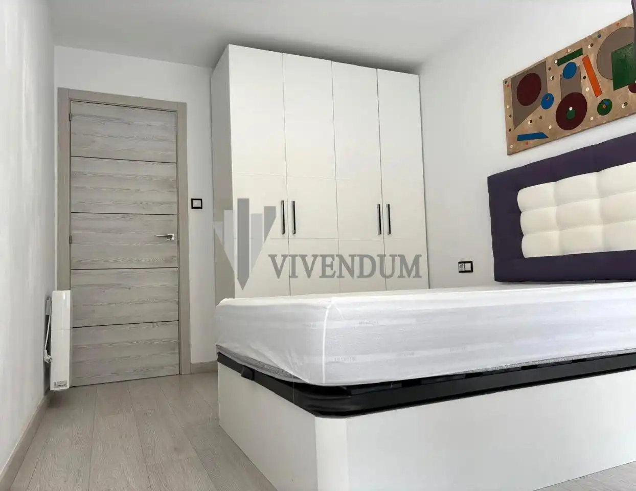 Habitación de Piso en venta en Vigo  con Calefacción y Balcón
