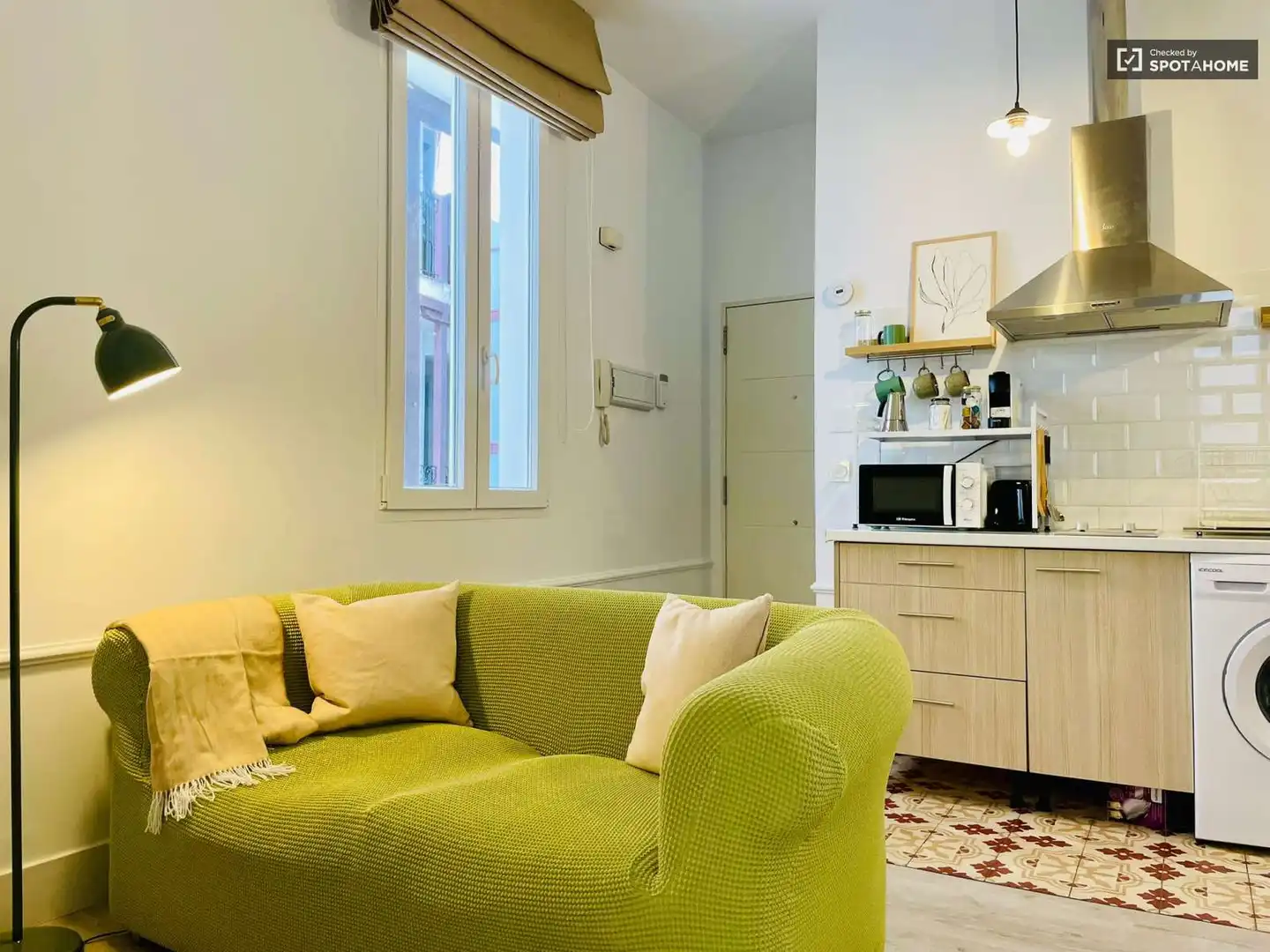Living room of Study for share in  Madrid Capital  with Air Conditioner, Heating and Terrace