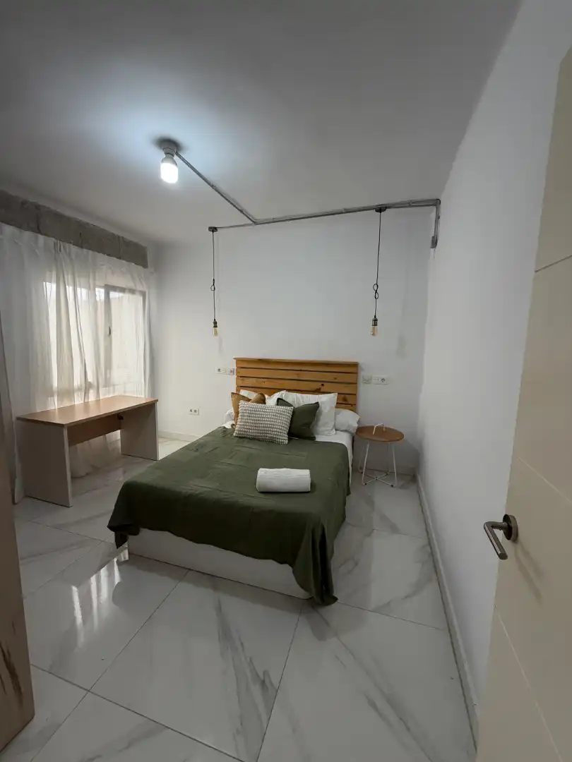 Habitación de Piso para compartir en Granada con Amueblado, Horno y Lavadora