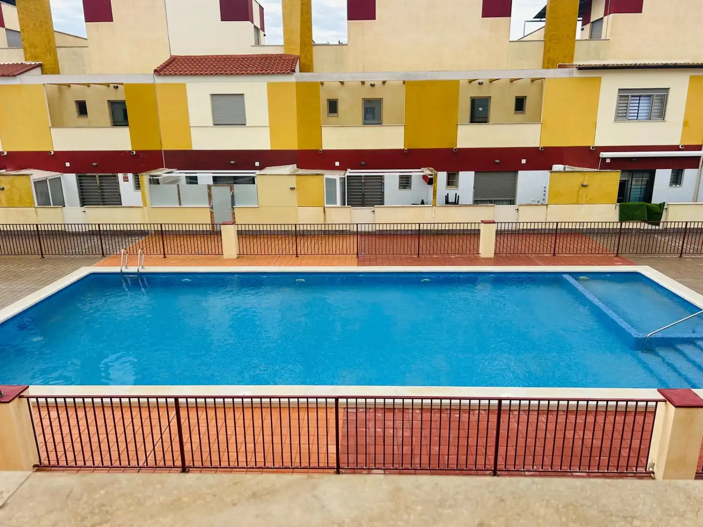 Piscina de Casa adosada en venda en Los Alcázares amb Aire condicionat, Terrassa i Moblat