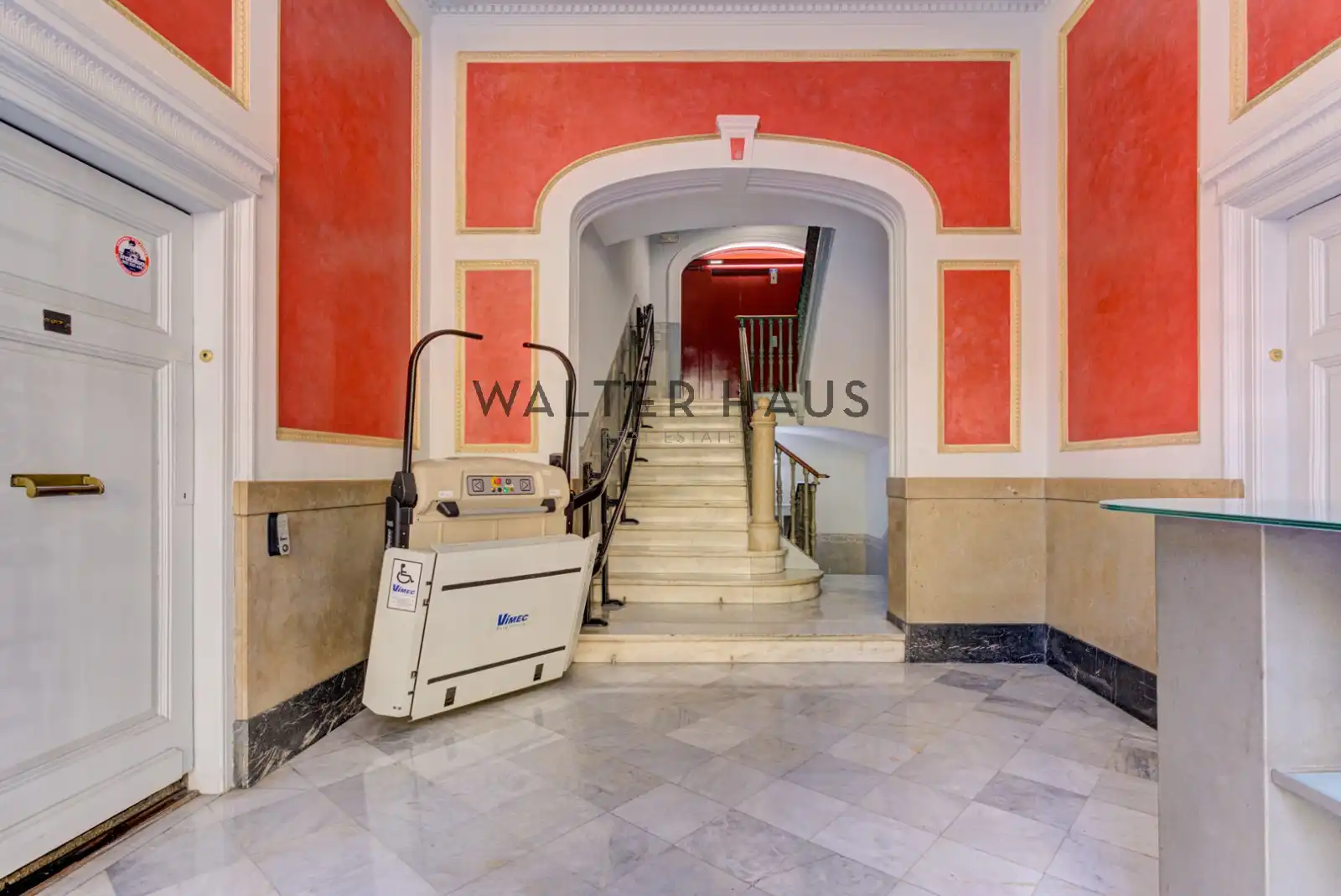 Flat for sale in Barcelona  with Air Conditioner, Heating and Oven