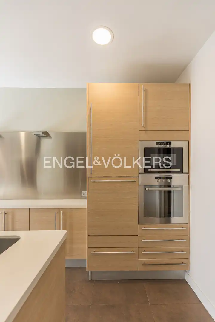 Küche von Wohnung zur Miete in Madrid mit Klimaanlage, Heizung und Parkett