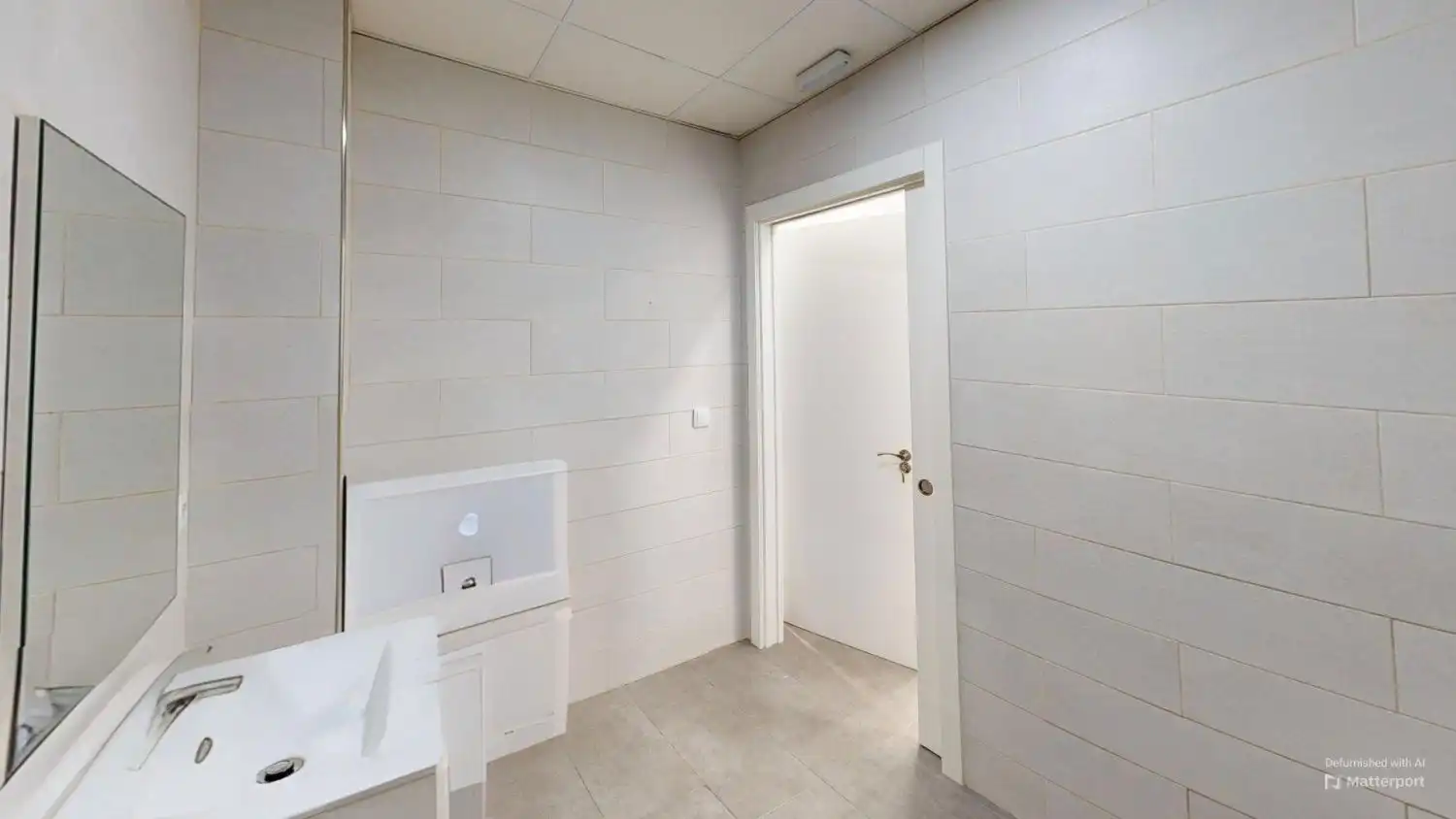 Bathroom of Commercial properties for sale in Sevilla  with Air Conditioner