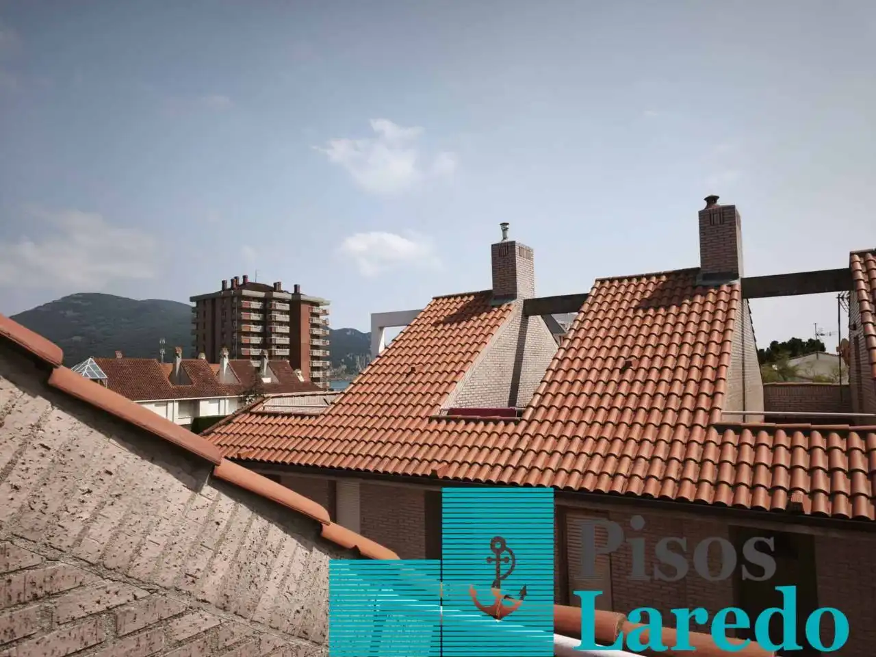 Außenansicht von Maisonette zum Verkauf in Laredo mit Heizung, Parkett und Terrasse