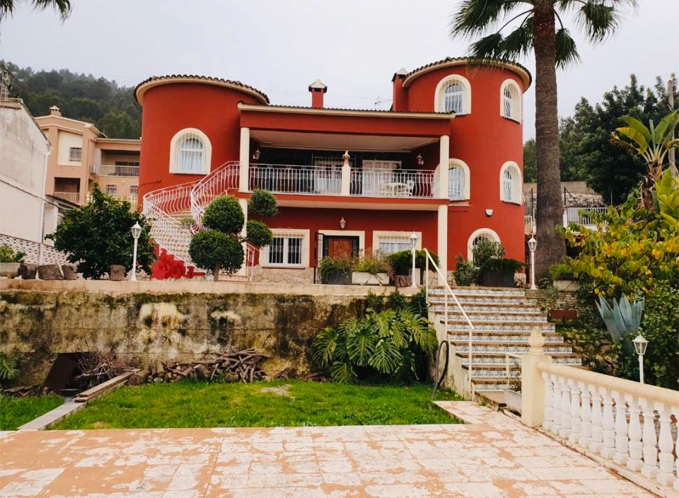 Vista exterior de Casa o xalet en venda en Torrent amb Aire condicionat, Calefacció i Jardí privat