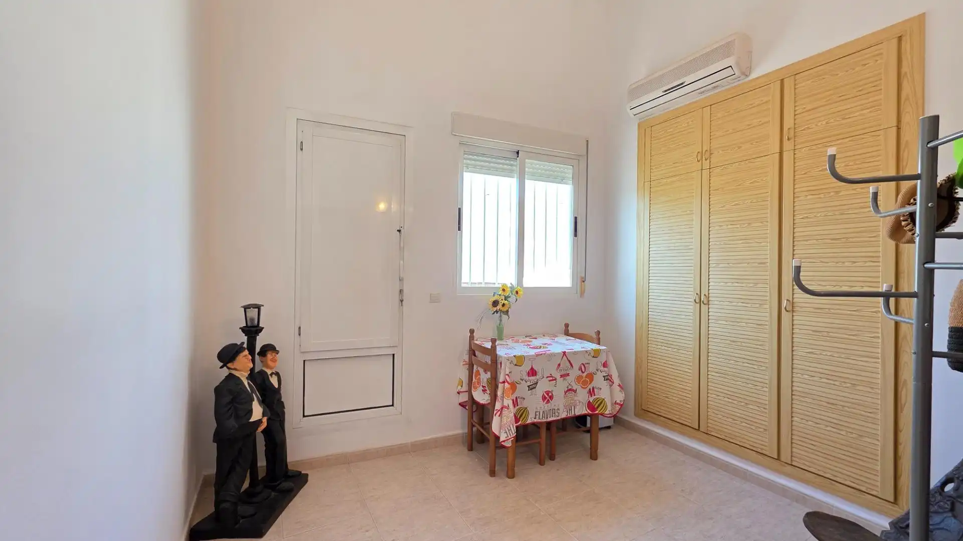 Schlafzimmer von Dachboden zum Verkauf in Gandia mit Klimaanlage, Terrasse und Abstellraum