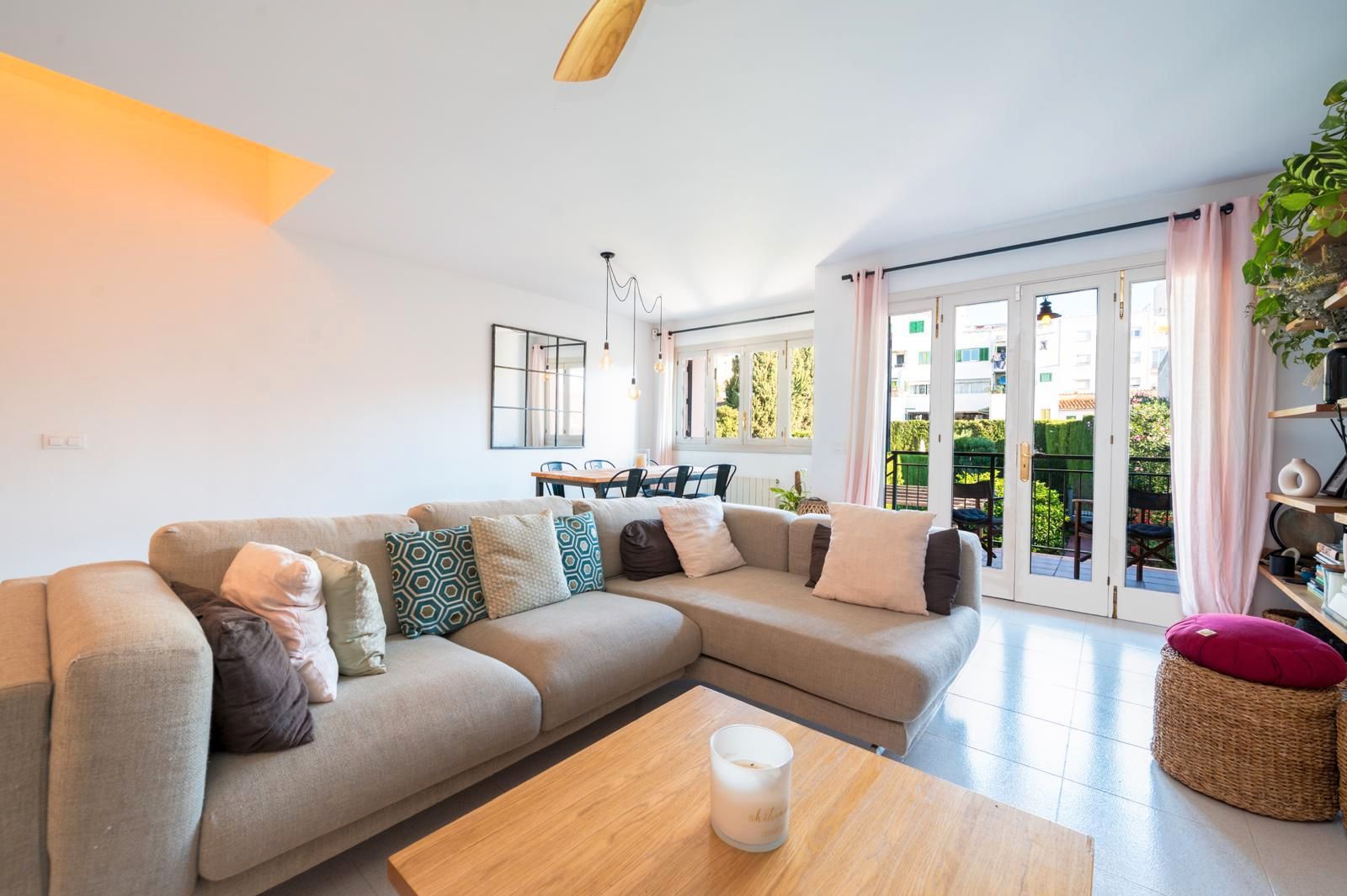 Sala de estar de Casa adosada en venta en  Palma de Mallorca con Calefacción, Jardín privado y Amueblado