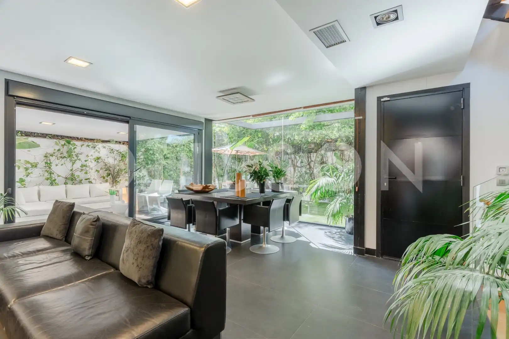 Sala de estar de Casa o chalet en venta en Madrid con Aire acondicionado, Calefacción y Jardín privado