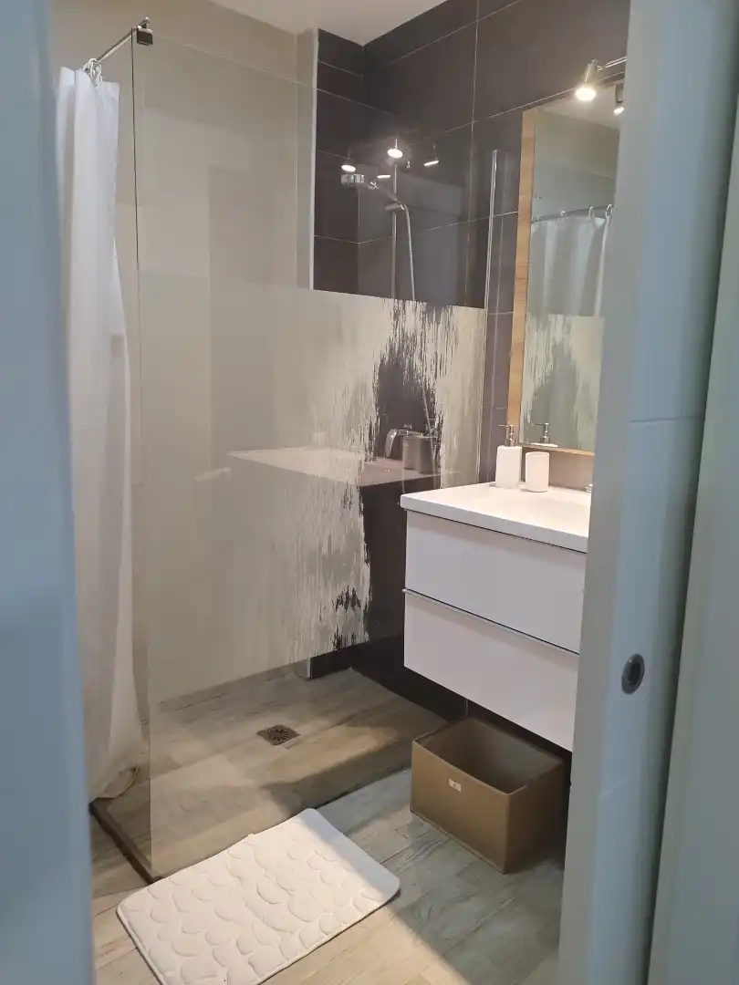 Badezimmer von Erdgeschoss zur Miete in Quart de Poblet mit Klimaanlage, Möbliert und Ofen