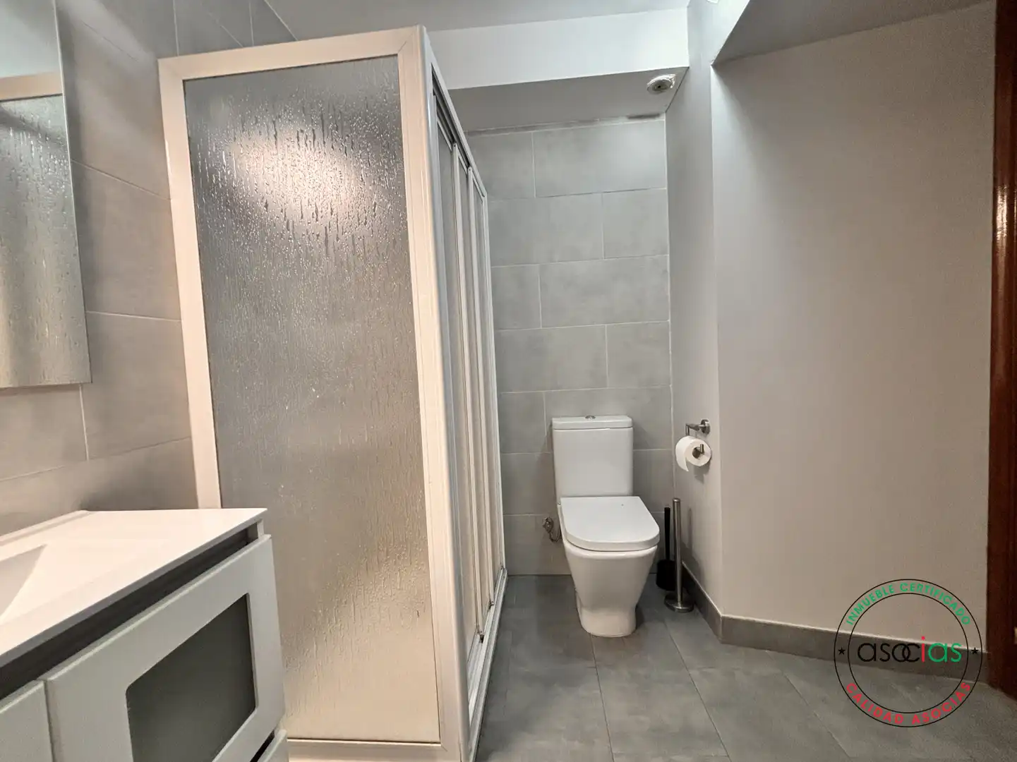 Badezimmer von Einfamilien-Reihenhaus zum Verkauf in Ribadeo mit Heizung und Abstellraum