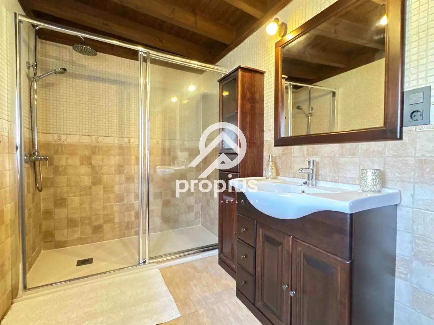 Baño de Casa o chalet en venta en Parres con Calefacción, Jardín privado y Parquet