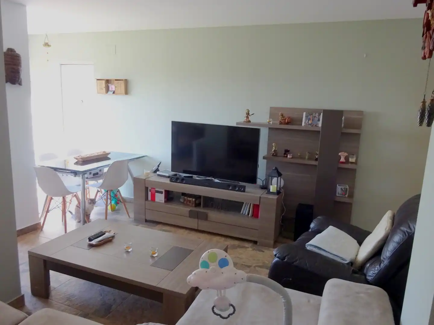 Sala d'estar de Casa o xalet en venda en Alhaurín de la Torre amb Aire condicionat, Jardí privat i Piscina