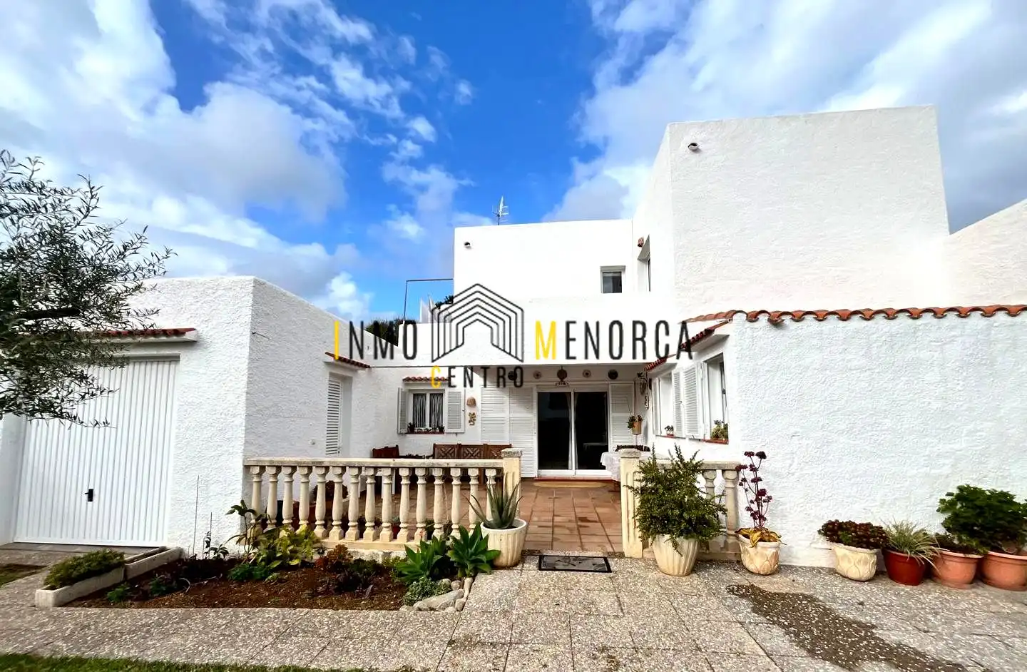 Vista exterior de Casa adosada en venda en Ciutadella de Menorca amb Jardí privat i Terrassa