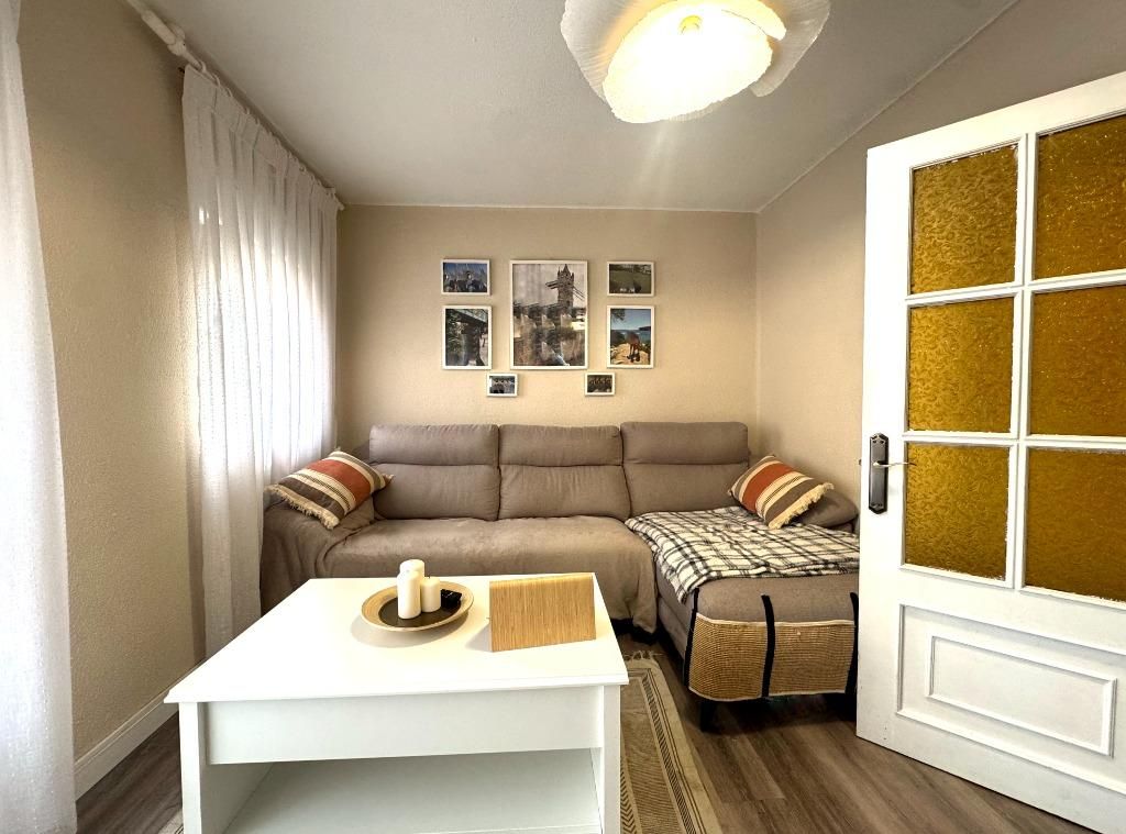 Living room of Flat for sale in Los Corrales de Buelna   with Heating and Parquet flooring