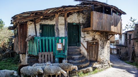 Tres casas de piedra en una aldea de montaña en A Rúa, imatge 2