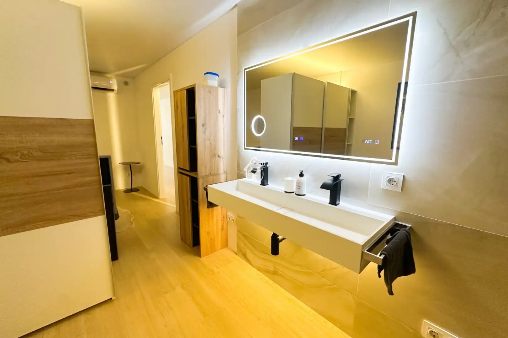 Bany de Apartament en venda en Torrevieja amb Aire condicionat, Traster i Moblat