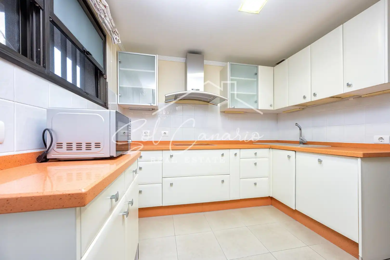 Kitchen of Flat for sale in Las Palmas de Gran Canaria  with Alarm