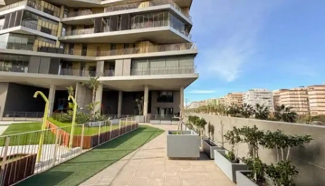 Vista exterior de Piso de alquiler en Almería con Aire acondicionado, Calefacción y Jardín privado