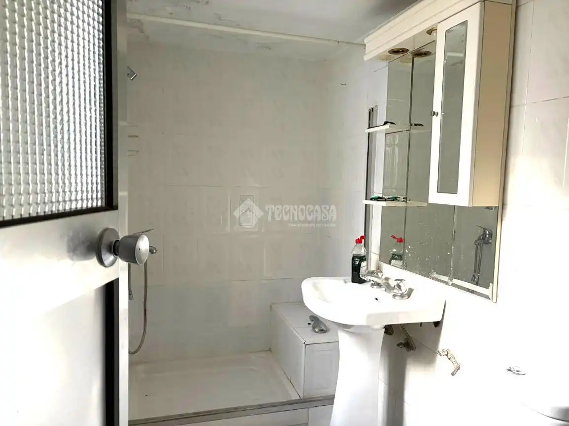 Baño de Casa adosada en venta en Sevilla con Aire acondicionado y Terraza