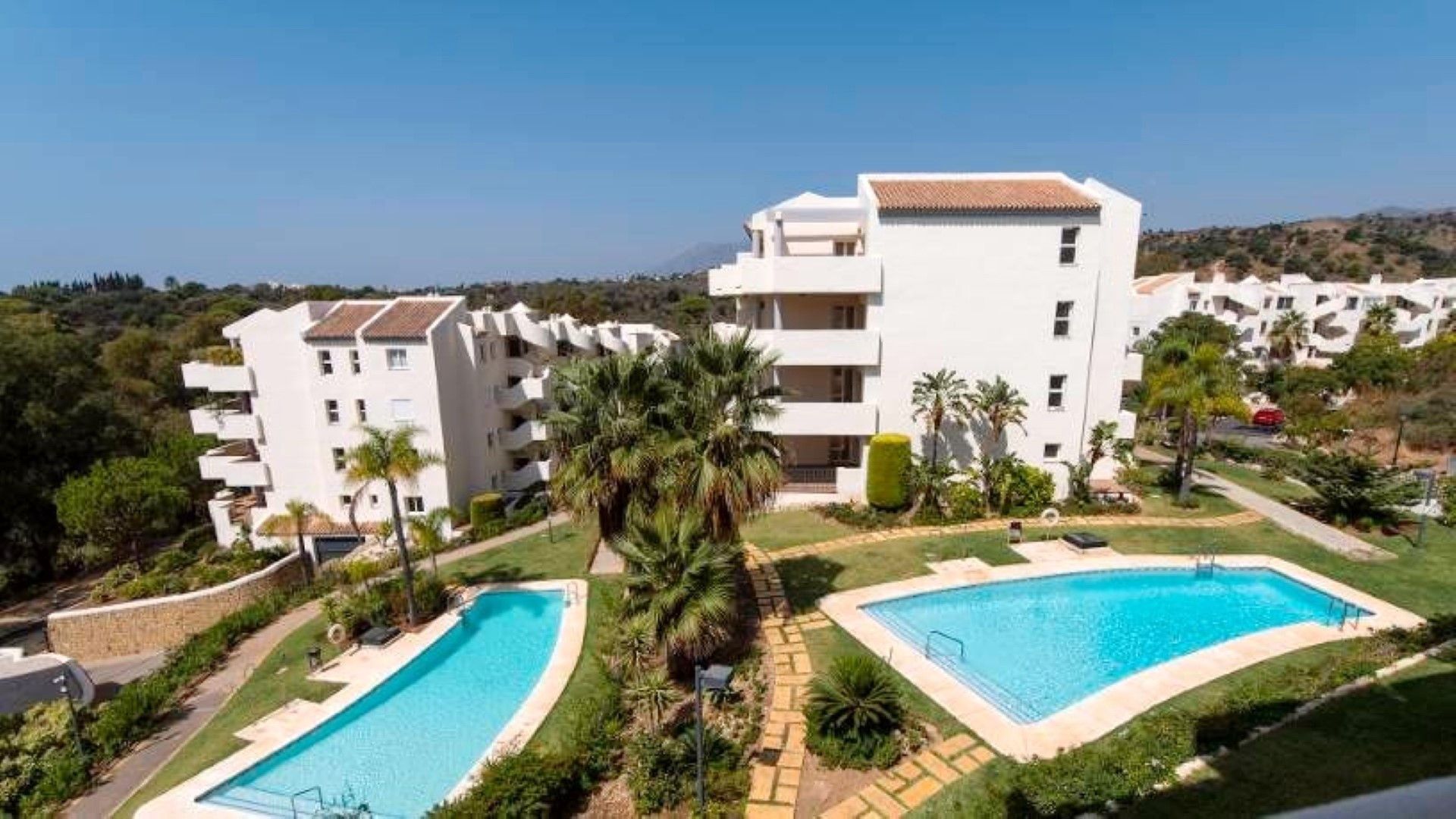 Exterior view of Attic to rent in Marbella  with Air Conditioner, Terrace and Swimming Pool