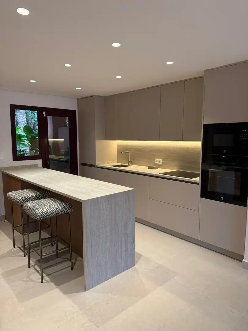 Cocina de Apartamento de alquiler en Marbella con Aire acondicionado, Calefacción y Terraza