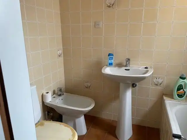 Badezimmer von Dachboden zum Verkauf in Barcelona