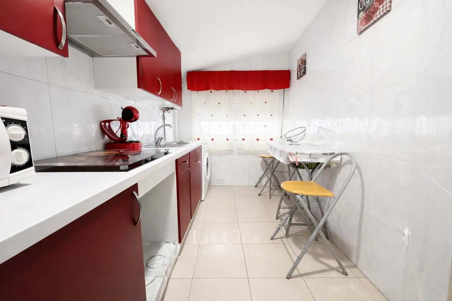 Cocina de Piso en venta en O Barco de Valdeorras   con Calefacción y Trastero