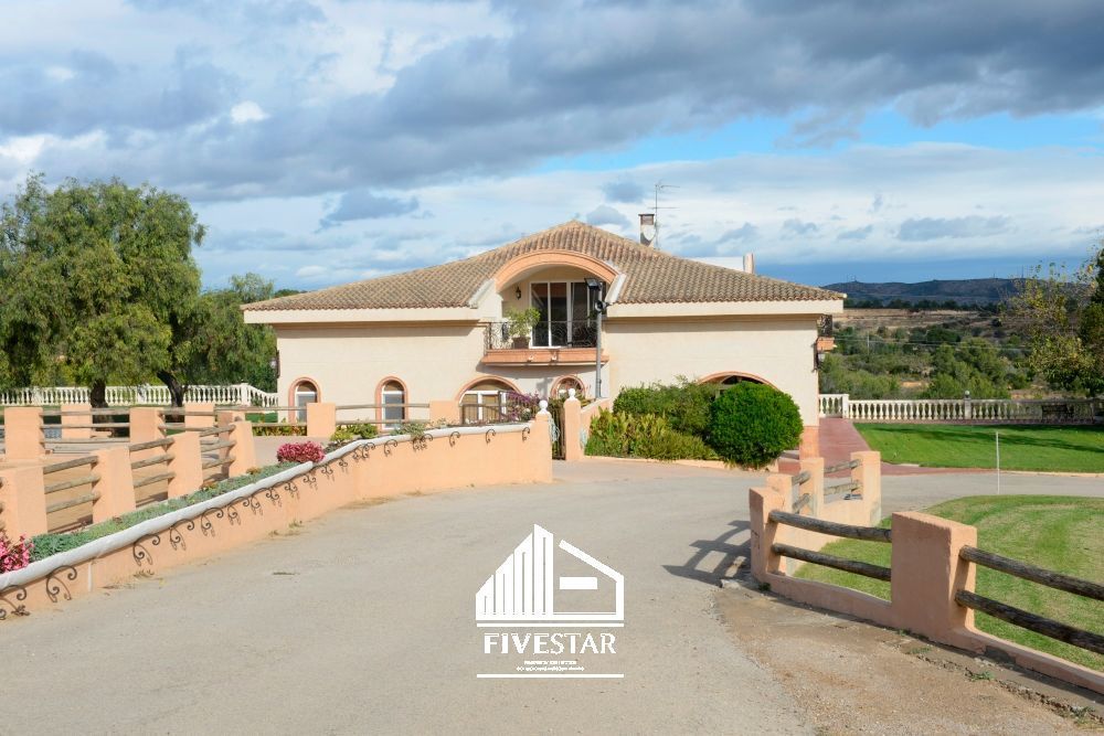 Vista exterior de Finca rústica en venda en Montserrat amb Aire condicionat, Calefacció i Jardí privat
