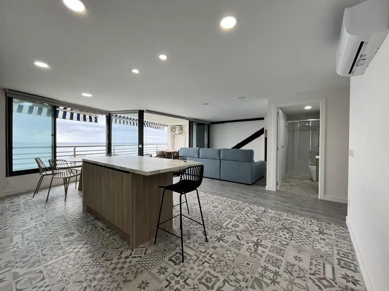 Apartamento en venta en Alicante / Alacant con Aire acondicionado, Terraza y Amueblado