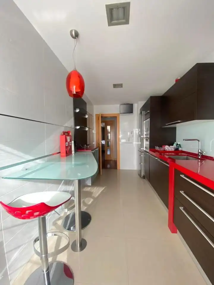 Cocina de Piso en venta en León Capital  con Calefacción, Terraza y Trastero