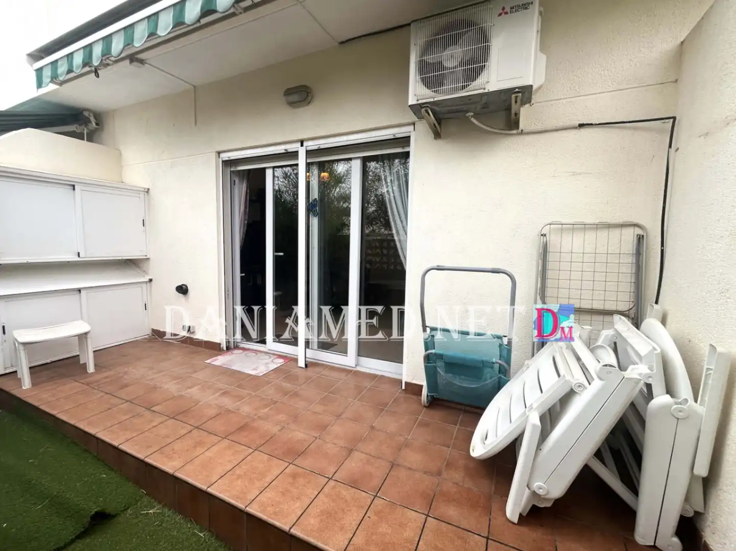 Terrasse von Einfamilien-Reihenhaus zum Verkauf in Els Poblets mit Klimaanlage, Heizung und Privatgarten