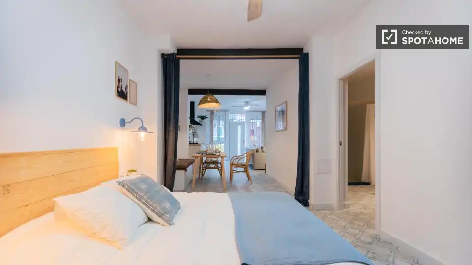Bedroom of Flat for rent in Valencia  with Air Conditioner, Heating and Furnished