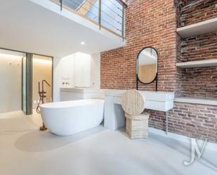 Bathroom of Duplex for sale in  Madrid Capital  with Air Conditioner, Heating and Terrace