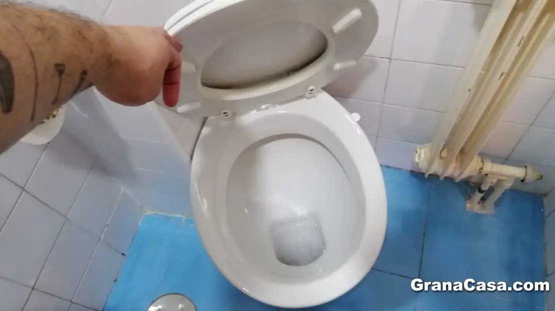 Bathroom of Flat for share in Granada  with Heating, Terrace and Furnished