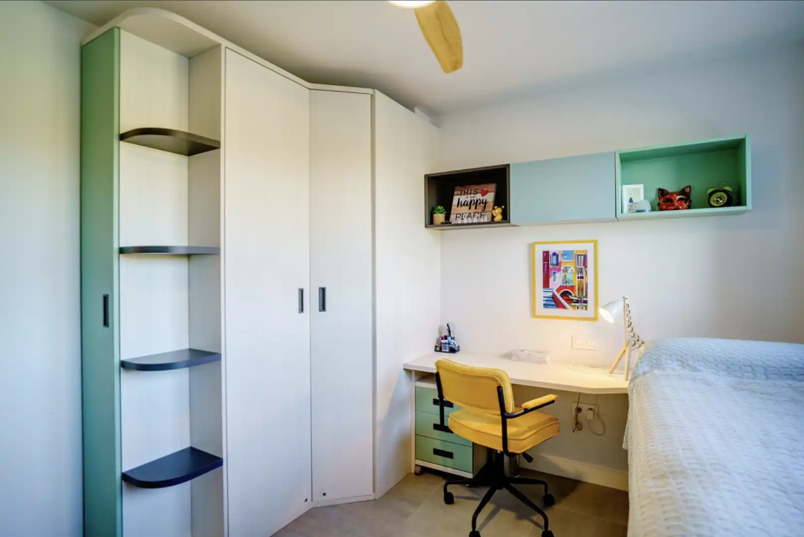Dormitori de Apartament de lloguer en Estepona amb Aire condicionat, Terrassa i Moblat