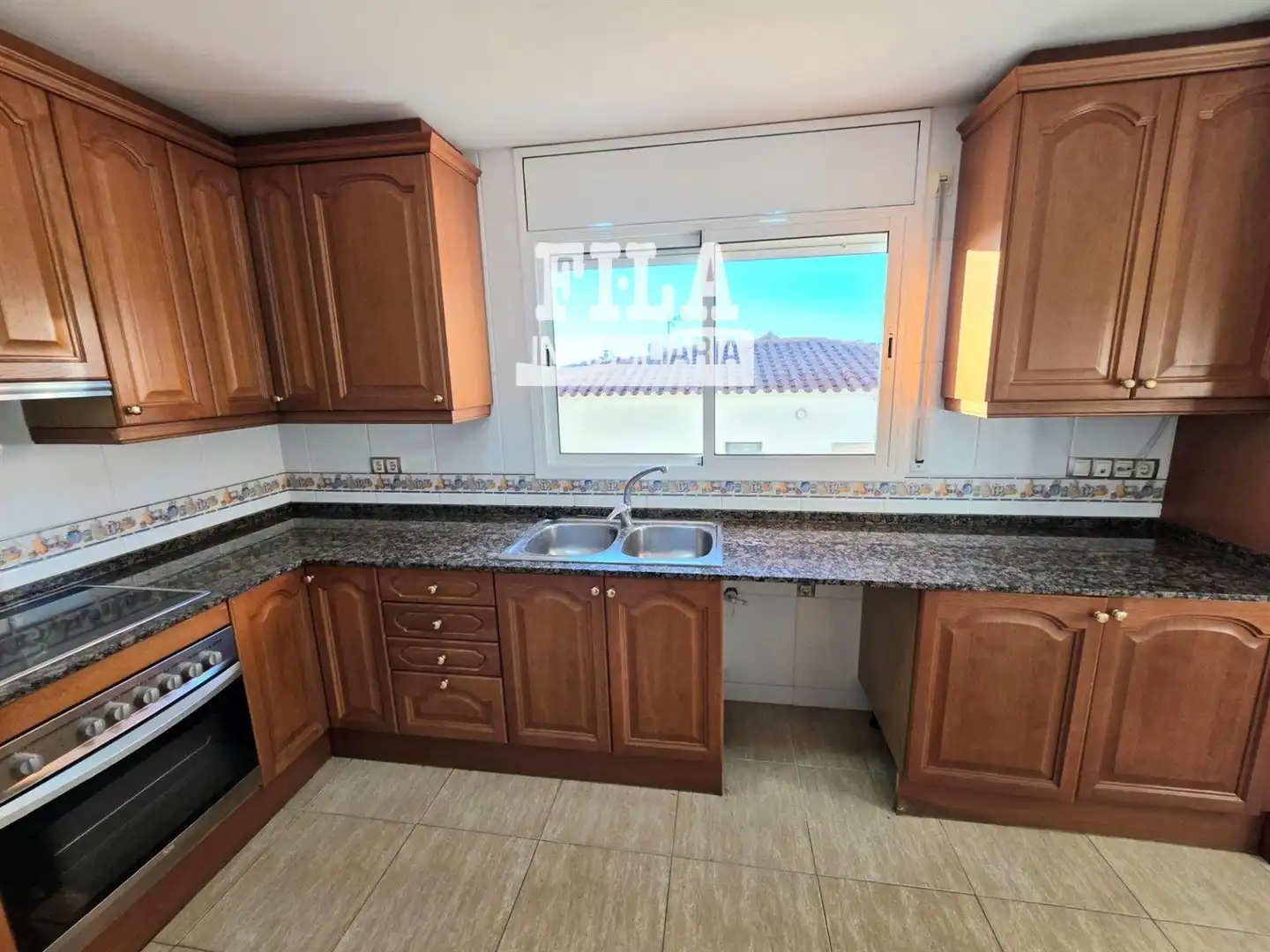 Casa aparellada amb jardí en venda a La Pobla de Montornès, imagen 13
