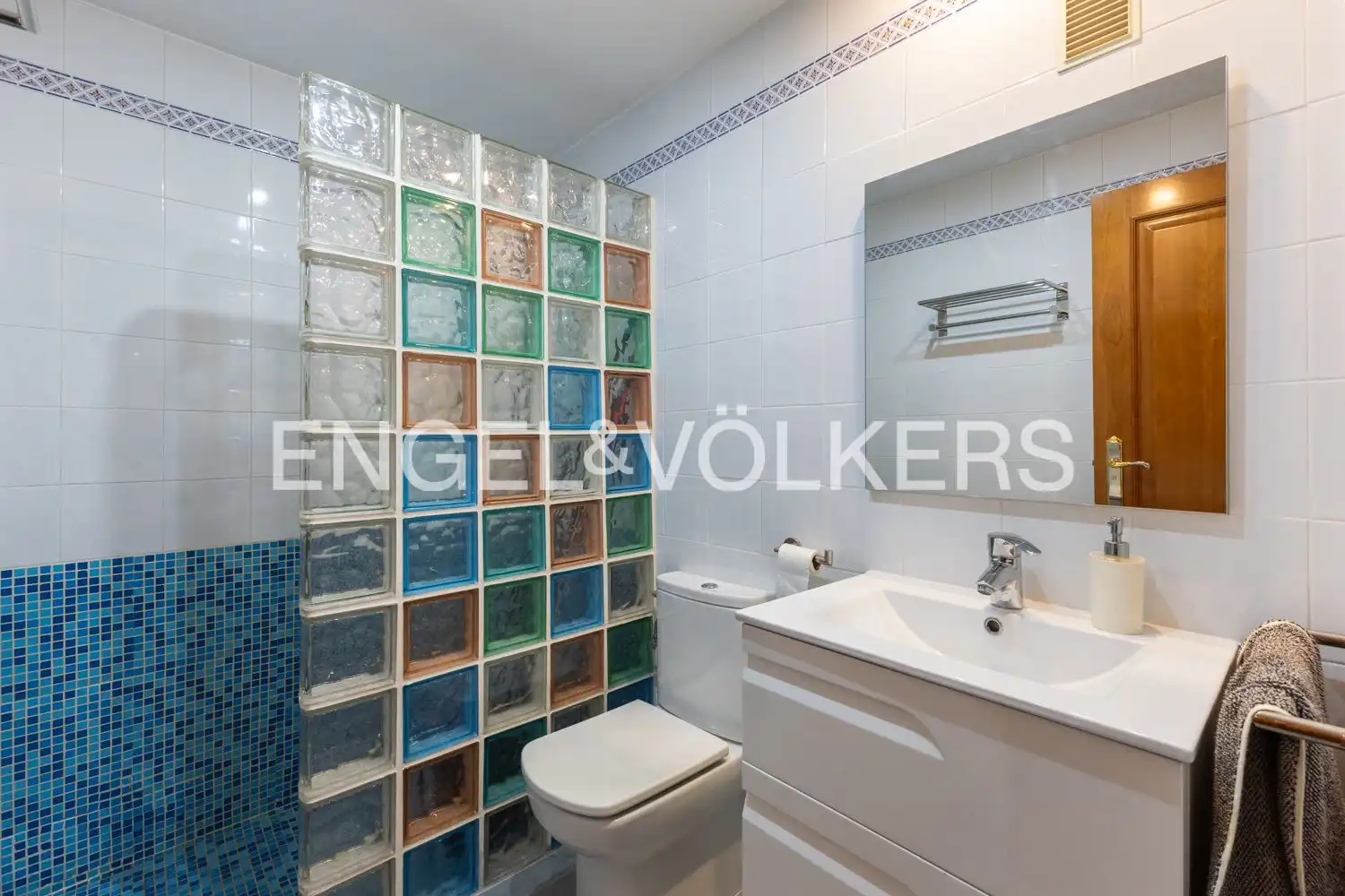 Bathroom of Flat for rent in Valencia  with Air Conditioner, Heating and Storage room