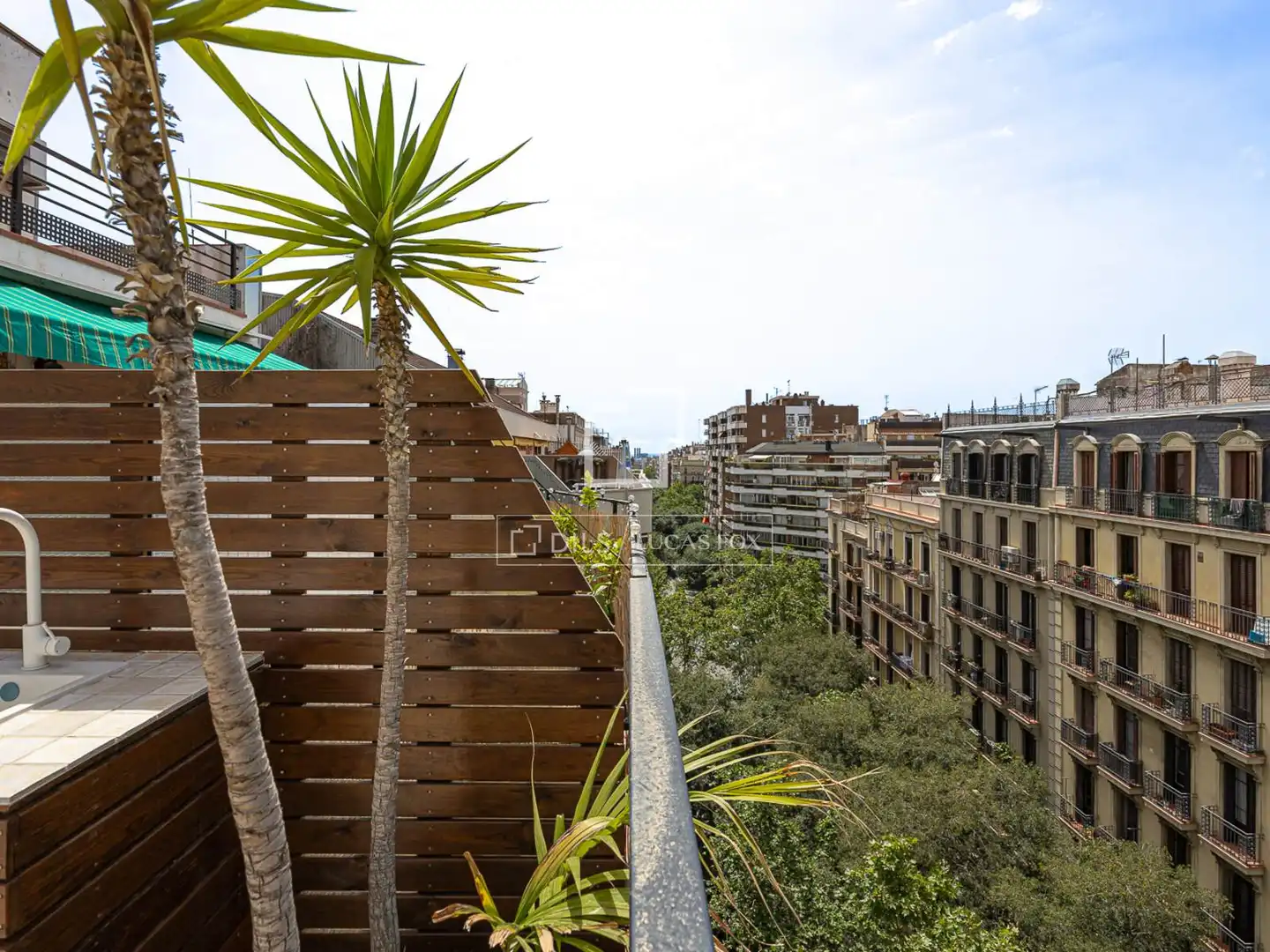 Außenansicht von Wohnung zur Miete in Barcelona mit Klimaanlage, Parkett und Terrasse