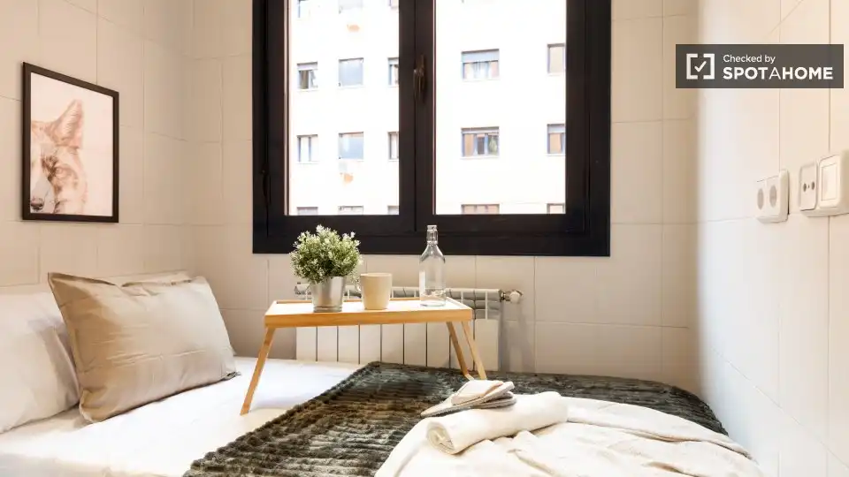 Habitación de Piso para compartir en Madrid con Aire acondicionado, Calefacción y Amueblado