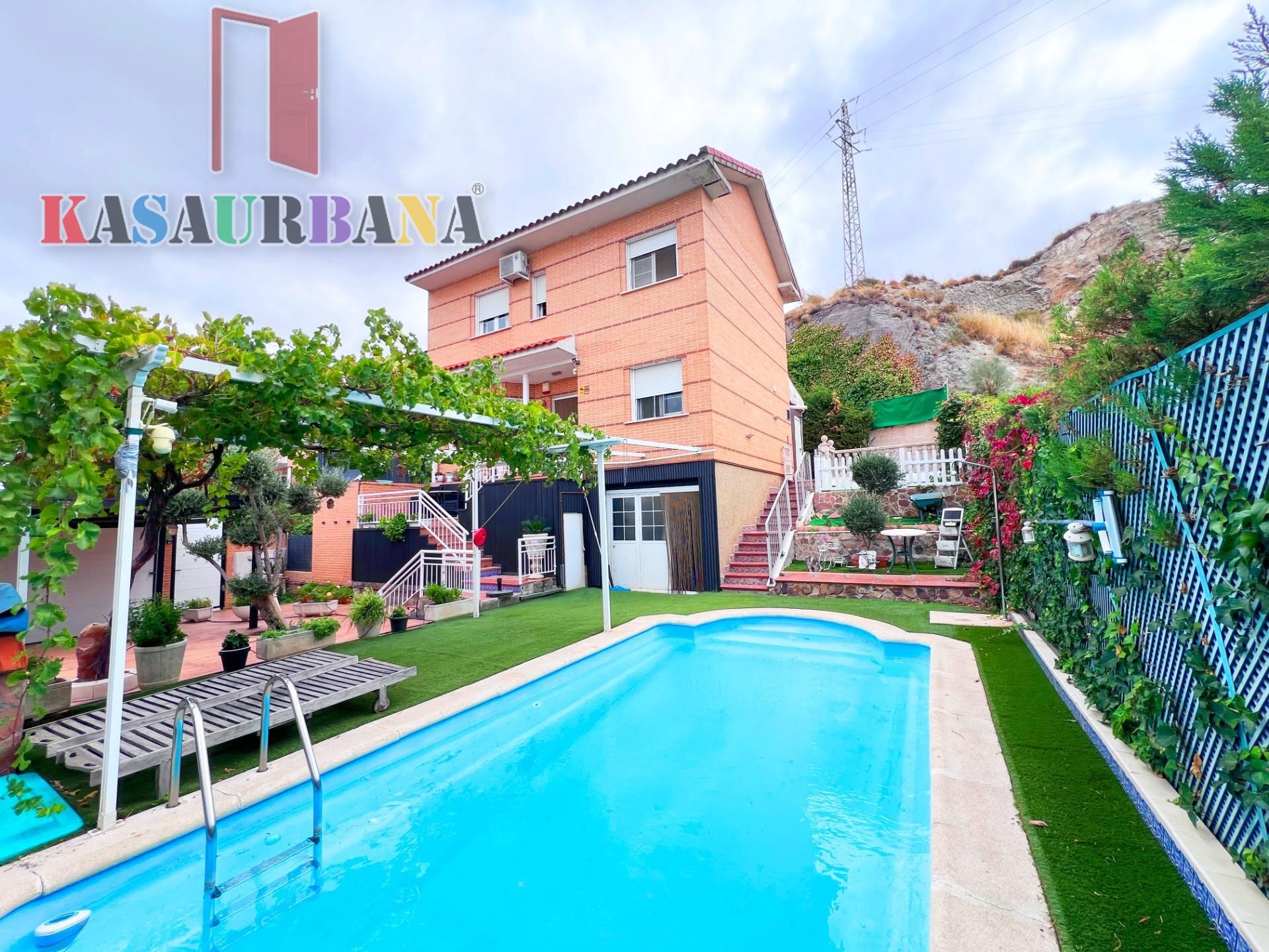 Exterior view of House or chalet for sale in Aranjuez  with Air Conditioner, Heating and Private garden