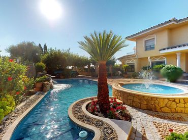 Villa con balcone in vendita a Sureste