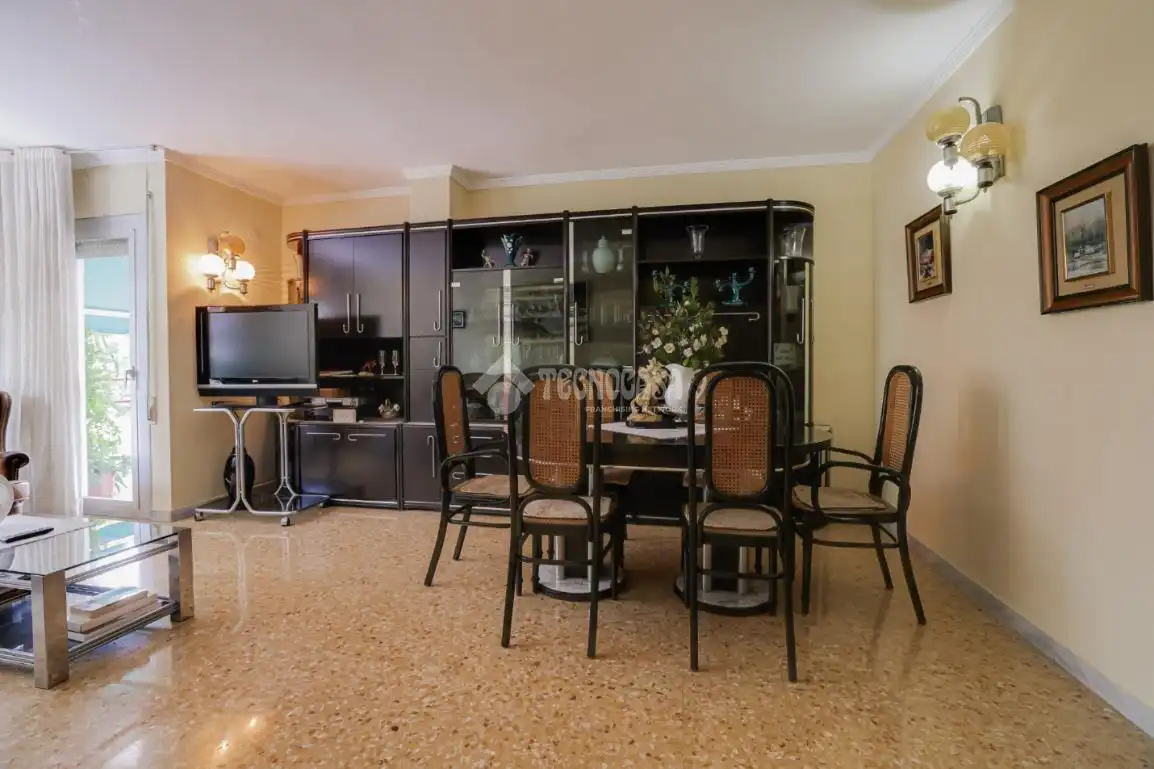 Comedor de Piso en venta en Montcada i Reixac con Balcón