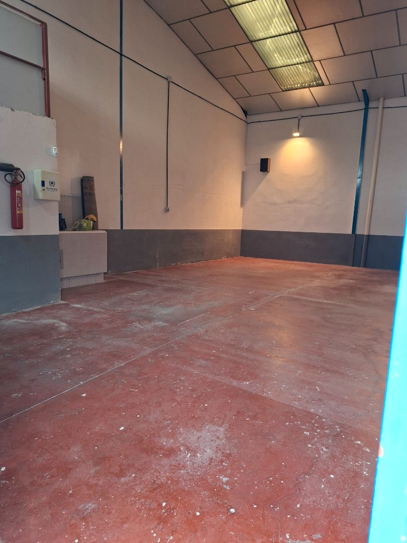 Nave industrial de alquiler en Velilla de San Antonio