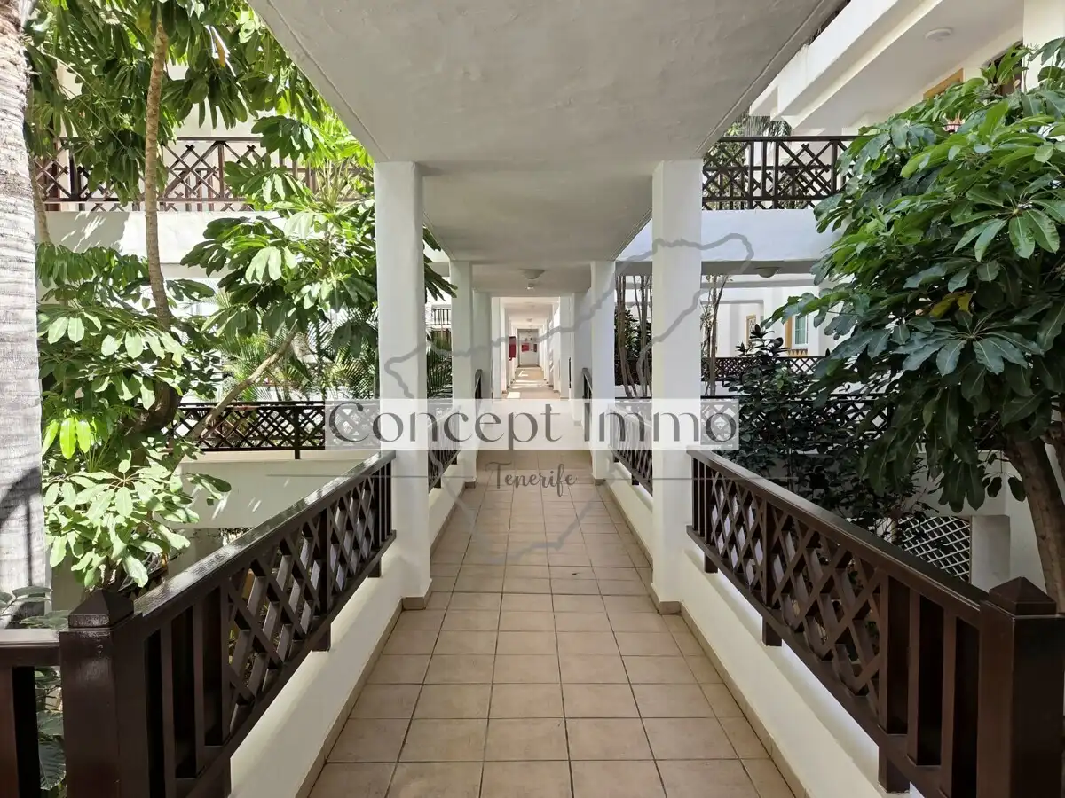Piso en venta en Arona con Terraza, Alarma y Piscina comunitaria