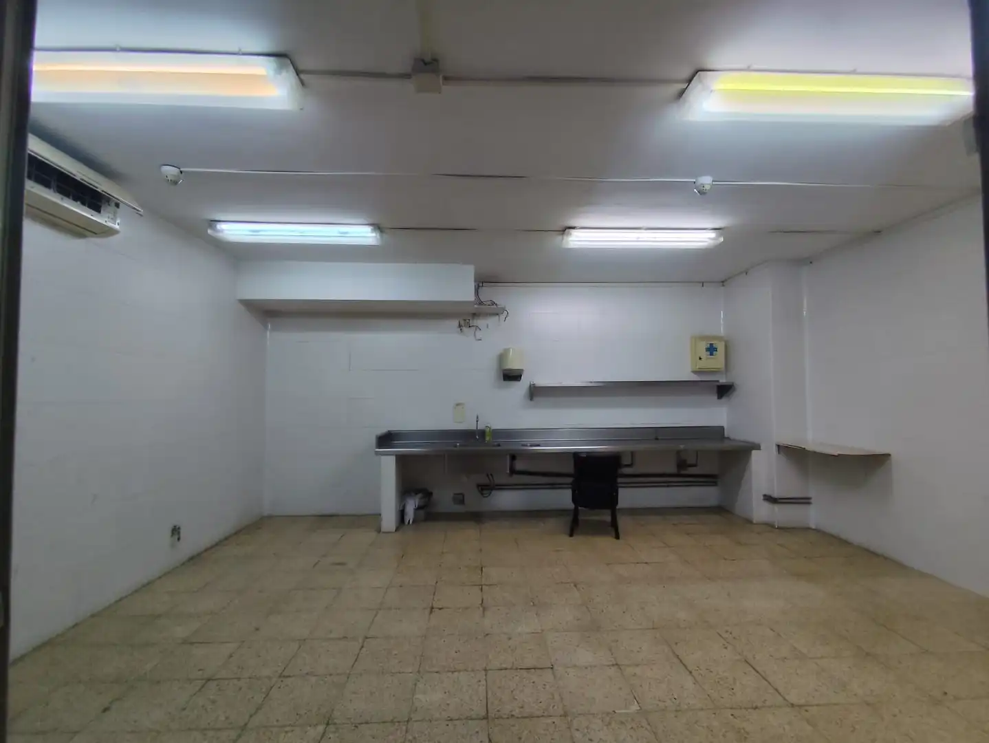 Commercial properties for sale in Barcelona  with Air Conditioner