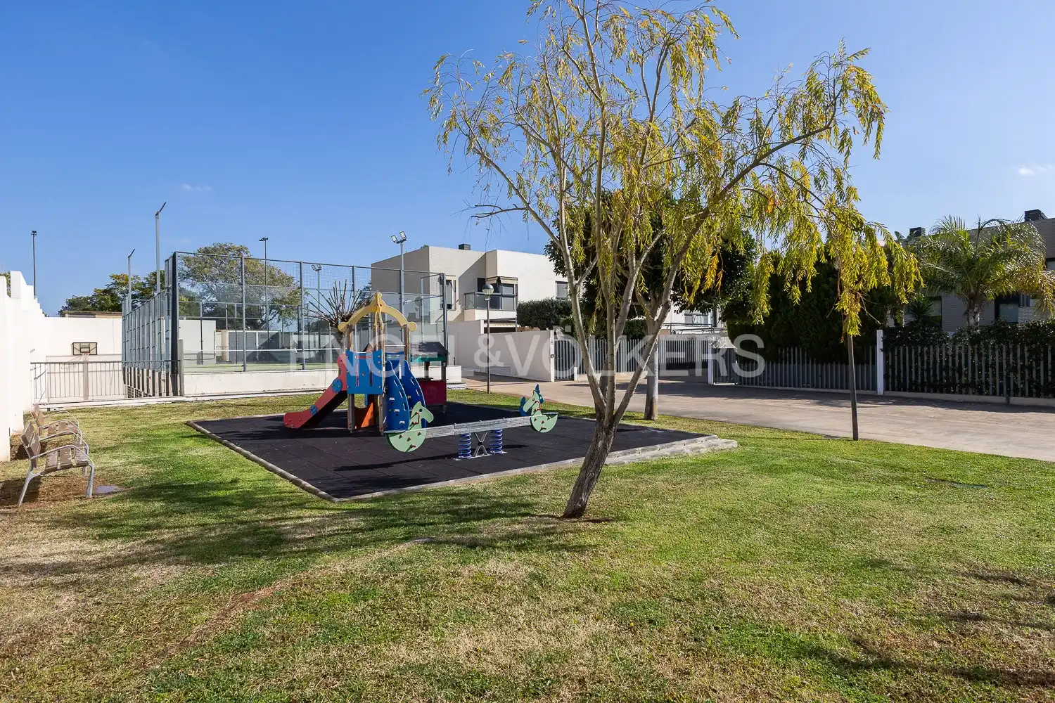 Vista exterior de Casa o xalet en venda en Paterna amb Aire condicionat, Calefacció i Jardí privat