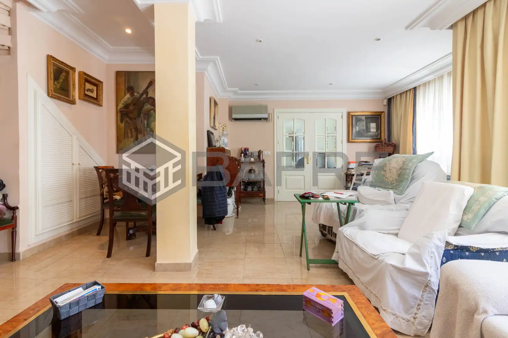 Sala d'estar de Casa o xalet en venda en Madrid amb Aire condicionat, Calefacció i Jardí privat