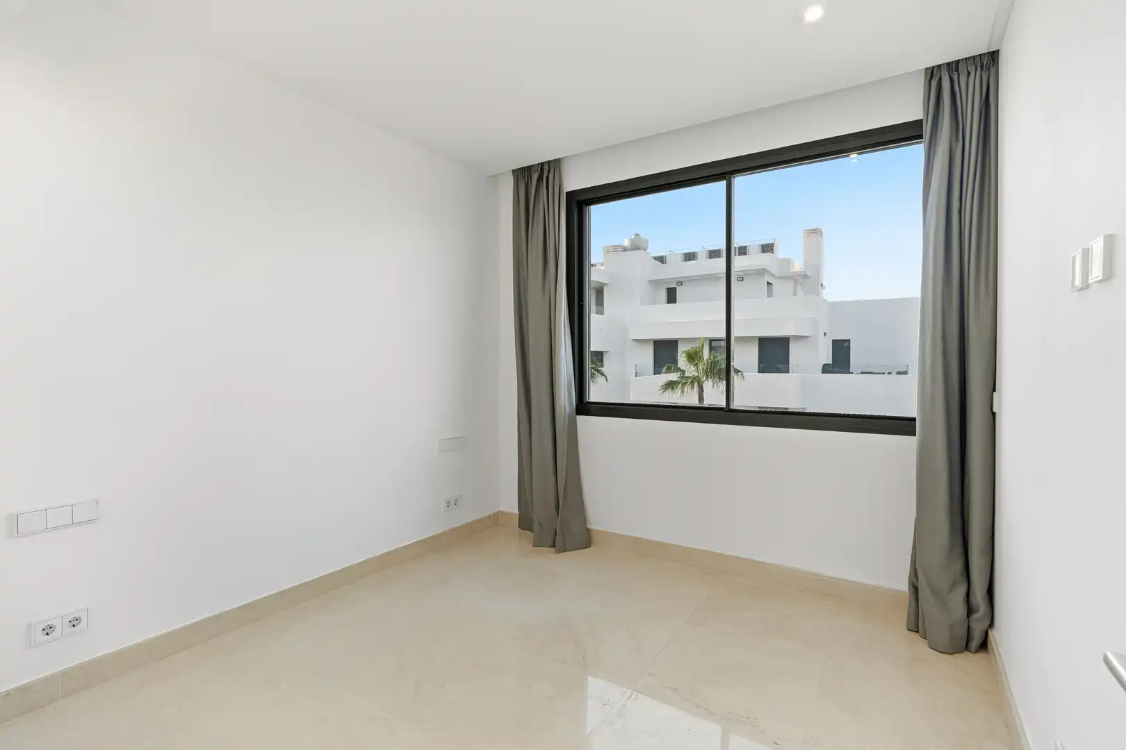 Habitación de Casa adosada en venta en Mijas con Aire acondicionado, Jardín privado y Terraza
