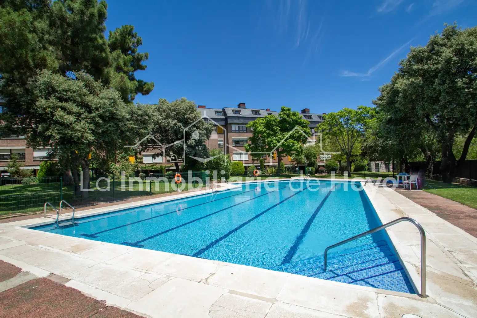 Schwimmbecken von Wohnung zum Verkauf in Hoyo de Manzanares mit Heizung, Privatgarten und Abstellraum